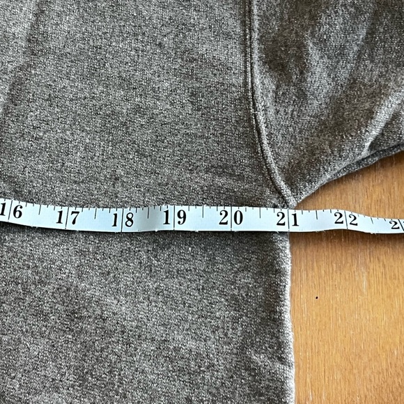 Disney Parks VTG Cars Lightning MCQueen 95 men’s grey sweatshirt. Hanes Tag S - Picture 8 of 10